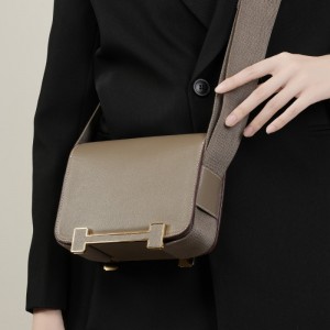 New Geta Clog bag, genuine leather women's bag, wide shoulder strap, single shoulder crossbody bag, versatile stewardess bag, small square bag