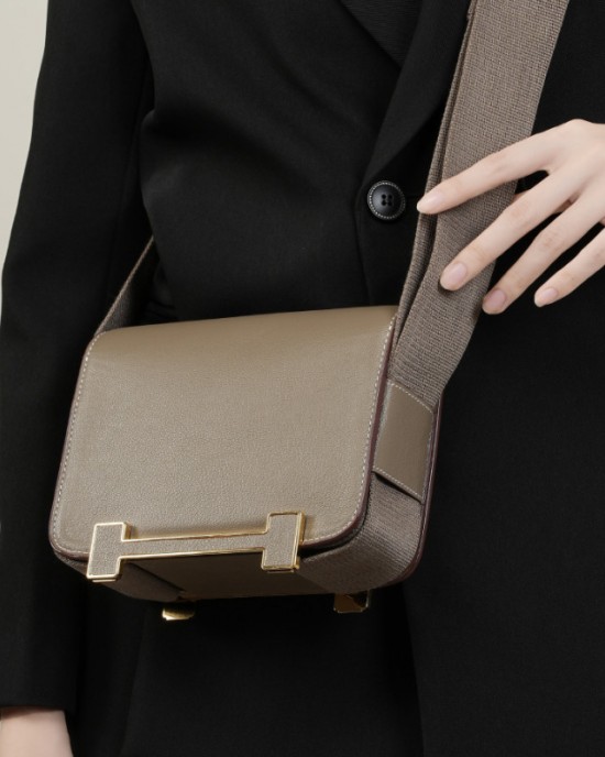 New Geta Clog bag, genuine leather women's bag, wide shoulder strap, single shoulder crossbody bag, versatile stewardess bag, small square bag