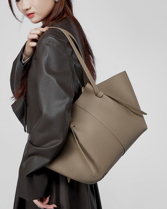 First-Grain Cowhide Leather Large Capacity Genuine leather women's tote bag, fashionable bat bag, versatile commuter bag, winged handbag