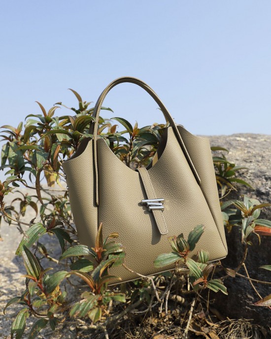 Yan women's bucket bag, 2025 new style trendy spring and summer, fashionable and versatile large-capacity commuter handbag, shoulder crossbody bag for women