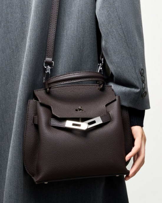 2025 spring/summer new high-end, niche-design underarm shoulder bag, large-capacity soft cowhide tote bag.