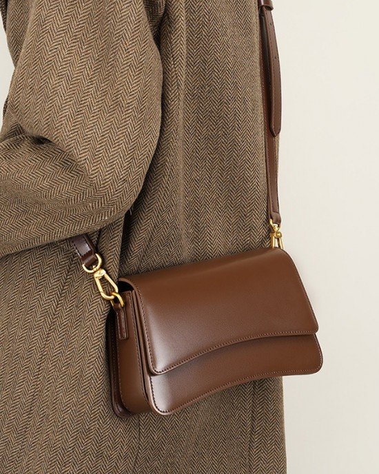 2025 new versatile shoulder and crossbody bag, high-quality cowhide niche baguette bag, high-quality underarm bag for women