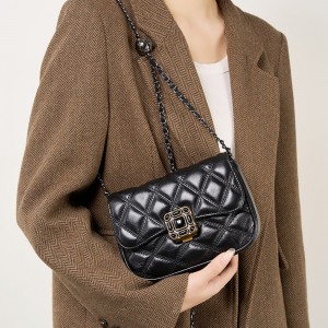 Luxury Small Bag, 2025 New Trendy and Stylish Niche Crossbody Bag, Diamond-Patterned Chain Retro Small Square Bag