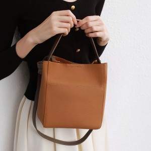 2025 new style spring and summer wedding bag, retro crossbody bag for women, small Trendy, stylish saddle shoulder bag with a fashionable cashew nut bag.