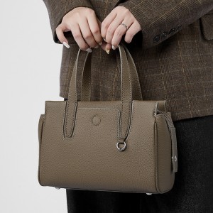 Cross-border wholesale light luxury bags, 2025 new French-style crossbody bags, small square bags, genuine leather handbags for women, commuter bags