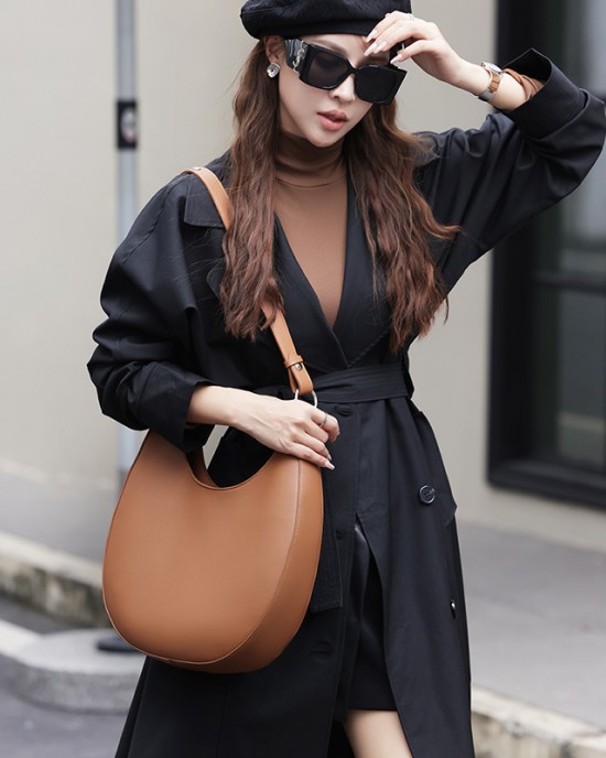 2025 new niche design, special-shaped crescent bag, half-circle bag. Women's shoulder bag, genuine leather crossbody tote bag