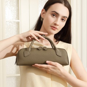 Top-grain leather underarm handbag, 2025 new style, large-capacity sausage bag, commuter shoulder long baguette bag