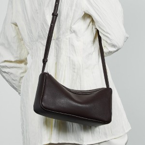 2025 new genuine leather bucket bag, vintage women's bag, Guangzhou manufacturer wholesale, foreign trade women's large Crossbody Bags