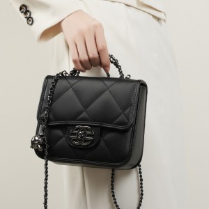 Strict commuter handbag, 2025 new cowhide underarm bag, niche shoulder crossbody small square bag