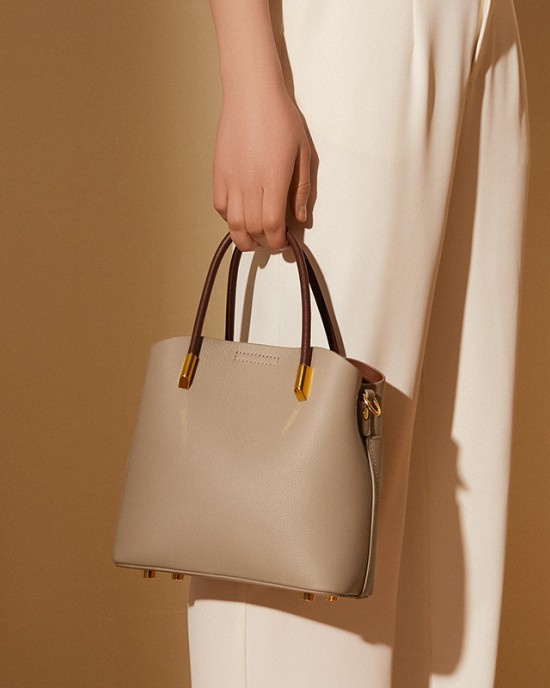 Spring/Summer 2025 niche genuine leather bucket bag for women Paired with a stylish handbag, a high-end casual crossbody cowhide bag.