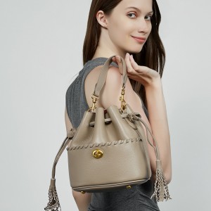 2025 new premium top-grain cowhide bucket bags, tassel-embellished niche drawstring bags.