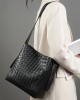 Hand-woven cowhide tote bag, new large-capacity fashionable commuter shoulder bag, crossbody bag
