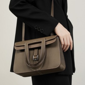 TC Halzan 25 top-grain cowhide leather bag, luxury commuter briefcase, handbag, crossbody, handbag.