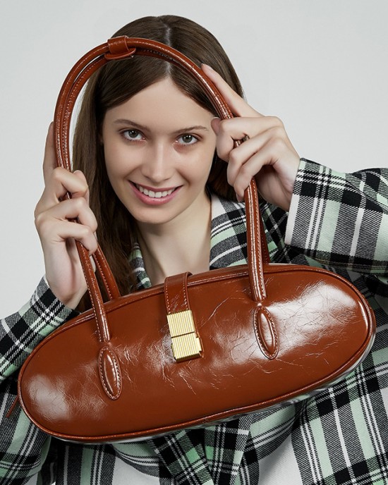 2025 new, top-grain waxed cowhide underarm bag, single-shoulder genuine leather handbag, long baguette bag for commuters.