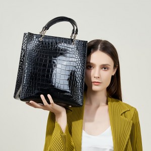 2025 New Style Genuine Leather Large-Capacity Tote Bags, Fashionable Textured Single-Shoulder Underarm Bags, Trendy Commuter Woven Bags