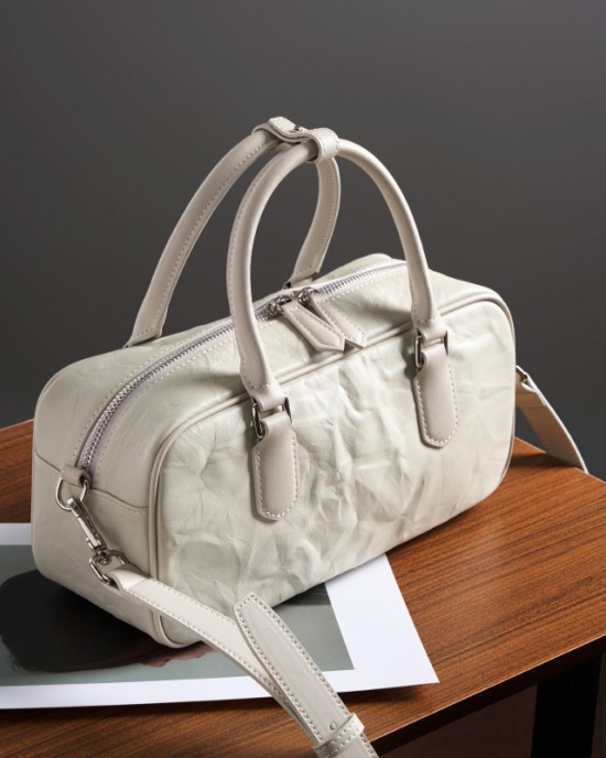 A new, niche Boston bowling bag for women, a stylish, underarm crossbody bag for commuters.