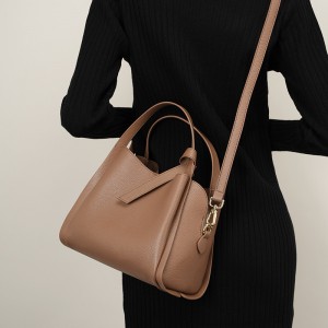 2025 new style genuine leather handbag, stylish crossbody bag for mother, cowhide bucket bag