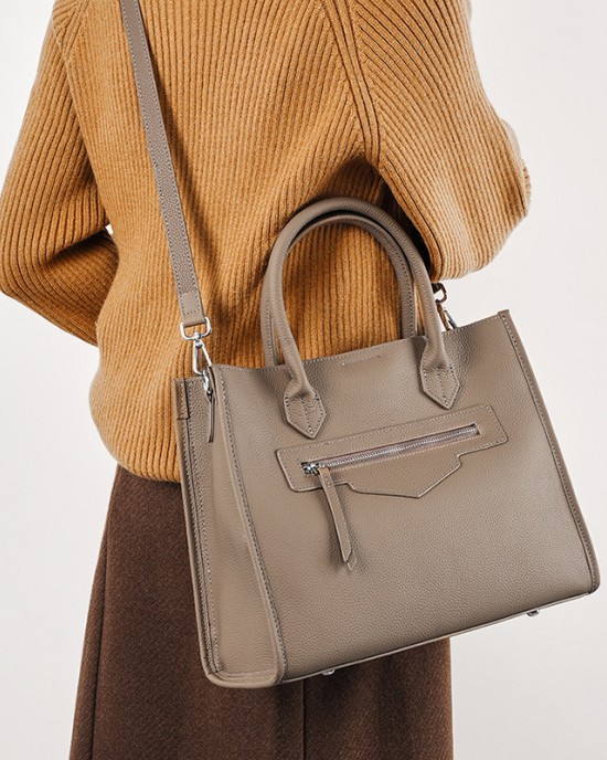 Large Large-capacity women's genuine leather tote, niche design, high-end commuter laptop briefcase.