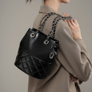 2025 New Spring/Summer French-Style Genuine Leather Women's Crossbody Wedding Bag, Niche Fashion Underarm Bag