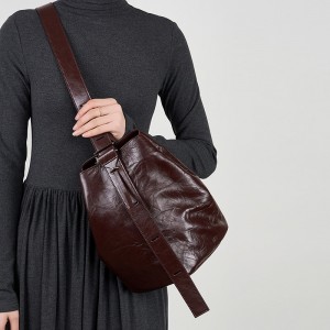 2025 New Lazy and Comfortable Pleated Top-Grain Cowhide Bucket Bag, New Spring and Summer High-End Genuine Leather Tote Bag