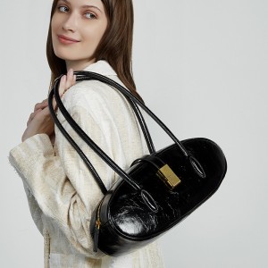 2025 new, top-grain waxed cowhide underarm bag, single-shoulder genuine leather handbag, long baguette bag for commuters.
