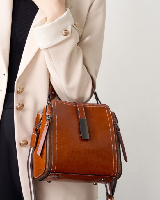 Classic silver genuine leather Chanel-style diamond chain bucket bag, 2025 new luxury niche shoulder and crossbody bag