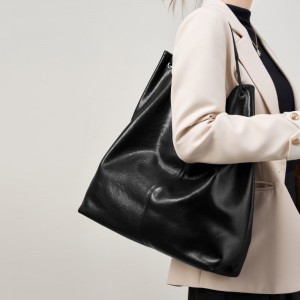 2025 new vegetable-tanned cowhide popular large-capacity textured tote bags, versatile for single-shoulder class Underarm Commuter Bag