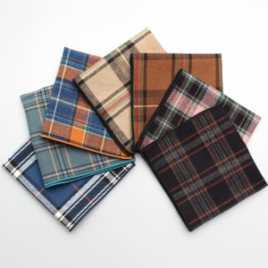 New British-style plaid cotton small square handkerchiefs, available for wholesale, suitable for business suits, shirts, and handkerchiefs.