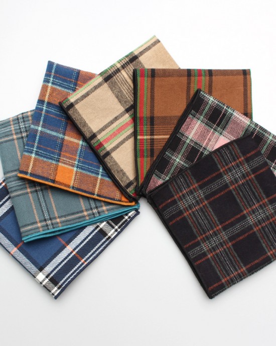 New British-style plaid cotton small square handkerchiefs, available for wholesale, suitable for business suits, shirts, and handkerchiefs.