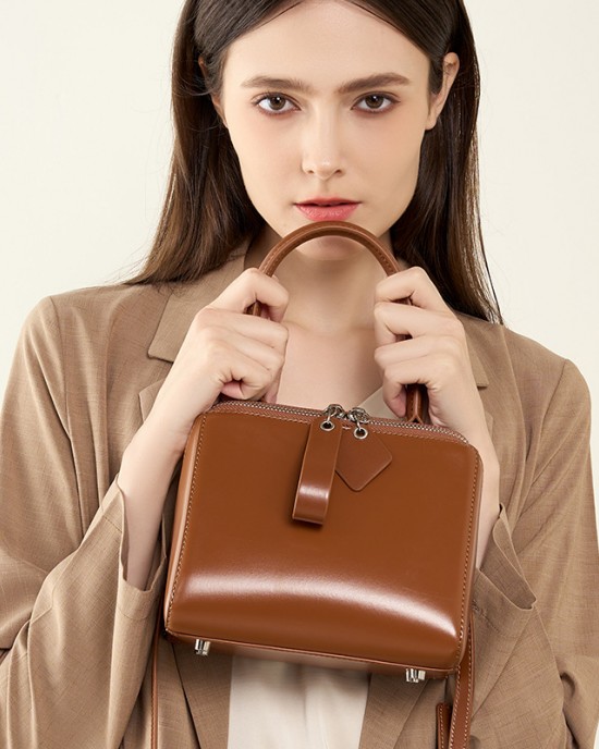 2025 new style versatile cowhide handbags, this year's popular, high-quality, French-style niche shoulder and crossbody bags.