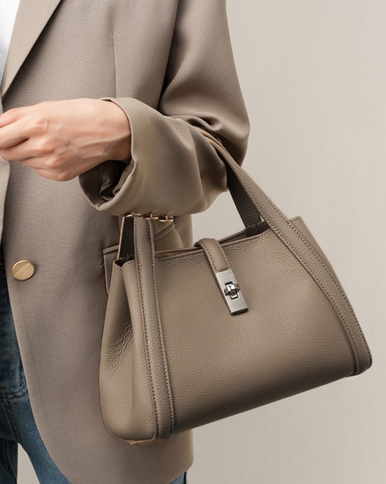 2025 new summer women's bags, crossbody bags, genuine leather pillow bag, underarm bag, luxury shoulder bag.