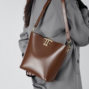 New High-End Large Capacity Commuter Bucket Bag for Women, Original, Niche Genuine Leather Underarm Bag, Stylish Shoulder Bag