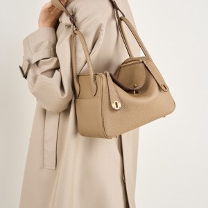 2025 new large Lindy bag, genuine leather shoulder and crossbody bag, versatile pillow bag, medium doctor's bag.