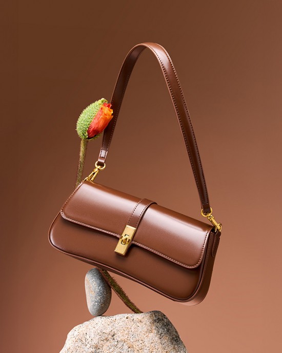 High-quality cowhide, niche baguette bags, luxury feel, crossbody bags, 2025 new versatile shoulder and crossbody bags.