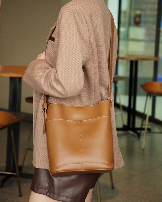 2025 new style genuine leather women's bag, large capacity, fashionable and versatile, underarm crossbody bag for women