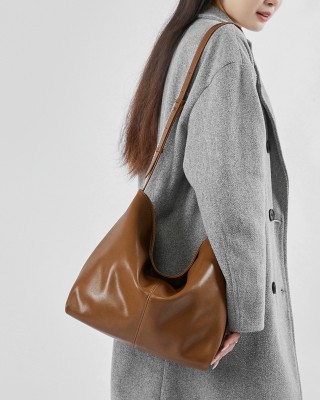 2025 new cowhide women's shoulder bag, large capacity, Hobo spring and summer versatile genuine leather large bag.