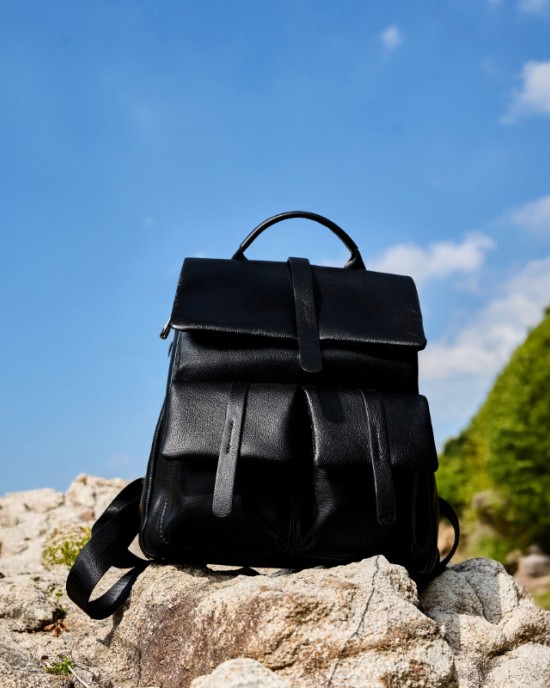 2025 new stylish large-capacity, multifunctional genuine leather backpacks. Women's travel backpacks