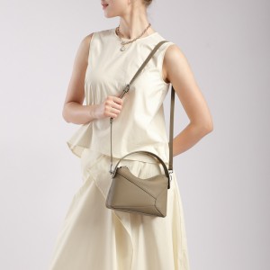 2025 new bucket bag, genuine leather shoulder bag, simple and stylish soft leather large-capacity crossbody bag