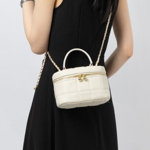 Leather Chanel-style box bag, 2025 new, high-quality chain-linked small shoulder and crossbody bags, super popular women's bags.