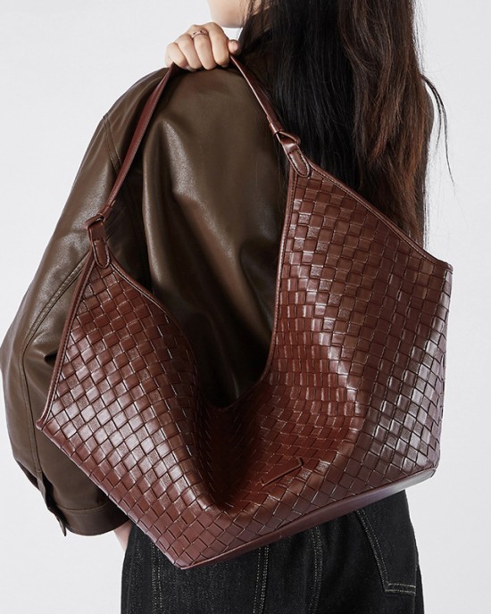 Genuine leather large-capacity women's bags, 2025 new models, stylish and fashionable cowhide woven pattern, women's school commuter bags.