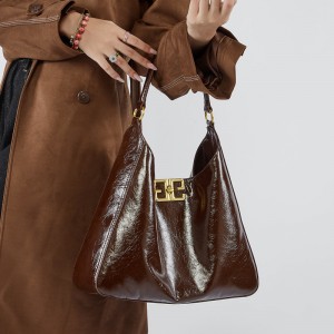 Top-grain cowhide underarm bag, hobo bag, high-end, used, large-capacity tote bag.