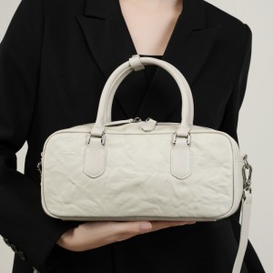 A new, niche Boston bowling bag for women, a stylish, underarm crossbody bag for commuters.