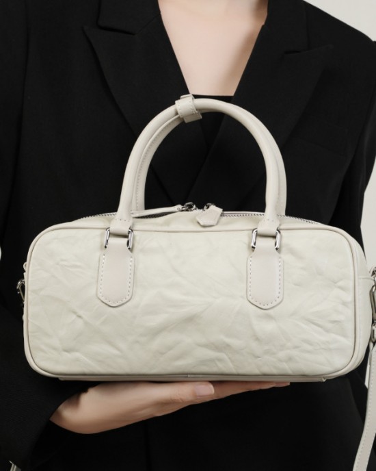 A new, niche Boston bowling bag for women, a stylish, underarm crossbody bag for commuters.