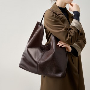 2025 new vegetable-tanned cowhide popular large-capacity textured tote bags, versatile for single-shoulder class Underarm Commuter Bag