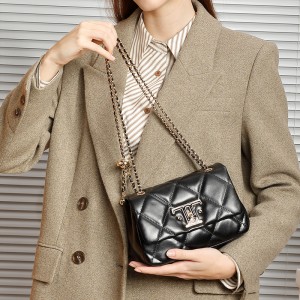 2025 new lock buckle top-grain genuine leather shoulder and crossbody bag, this year's popular diamond-patterned small square bag for women.