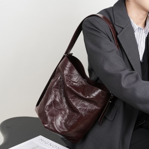 2025 New Lazy and Comfortable Pleated Top-Grain Cowhide Bucket Bag, New Spring and Summer High-End Genuine Leather Tote Bag