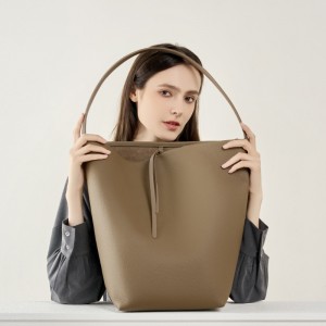 High-end, top-grain Togo cowhide, Japanese and Korean-inspired, lazy-style genuine leather bucket bag, large-capacity shoulder tote bag, casual.
