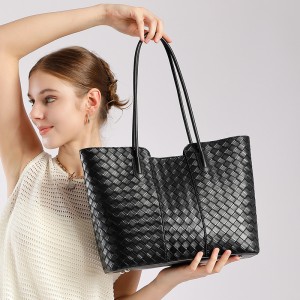 New style genuine leather women's handbag, fashionable cowhide shoulder bag, daily commuter bag, simple style, large capacity woven sling bag.