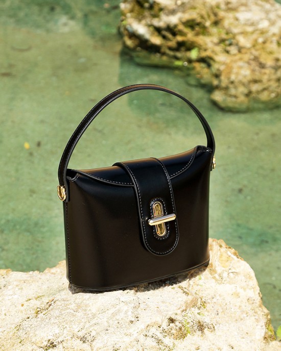 New trendy urban minimalist genuine leather women's bags, 2025 crossbody bags, light luxury niche premium capsule lock bags.