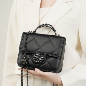 Strict commuter handbag, 2025 new cowhide underarm bag, niche shoulder crossbody small square bag